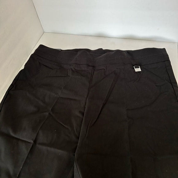 NWT Rafaela Black Capris With Comfortable Waist Band - Picture 3 of 5